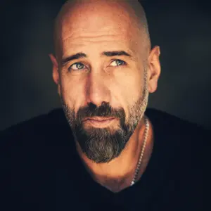 Retrato de  Isra Bravo