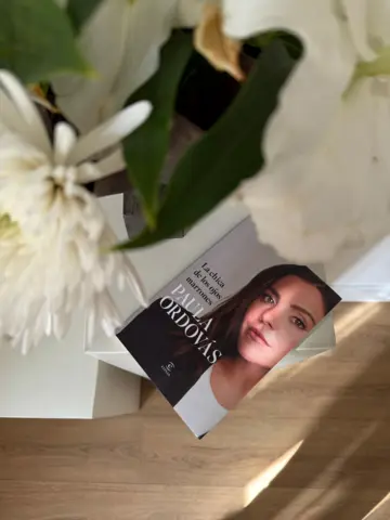 Imagen extra La chica de los ojos marrones 0